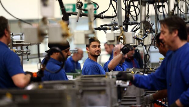 Chi sta in fabbrica capisce la portata di una semplice frase “è il datore di lavoro che decide se erogare il bonus benzina”. La strada a discriminazioni, disparità di trattamento, ricatti è spianata.