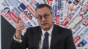 Bonomi presidente di Confindustria ha il coraggio di sostenere che in Italia i salari industriali non sono bassi. Gioca con i numeri e scarica le colpe sulle “finte cooperative” delle quali i suoi associati fanno largamente uso e proprio per tenere bassi i salari.