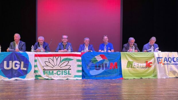 Il confronto fra i due premi di produzione di Stellantis Francia e Stellantis Italia porta ad una sola conclusione: i dirigenti sindacali che hanno gestito la trattativa sui nostri salari devono sparire dalla circolazione. Senza scioperi questi sono e questi saranno i miseri aumenti che dovremo digerire.