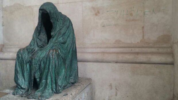 Il più importante avvenimento politico di questi mesi sparito dal dibattito pubblico, esorcizzato come se fosse una lieve influenza che passerà presto. Non sarà  così, si è aperta la possibilità di nuove alternative politiche per gli operai e per gli strati bassi della popolazione.