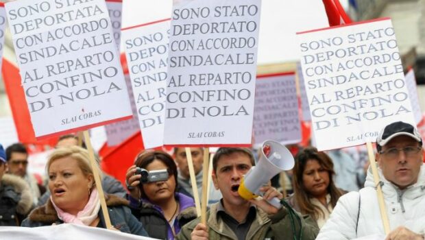 Ora che Stellantis ha svuotato per sue necessità il reparto confino di Nola riportando i sopravvissuti a Pomigliano, la magistratura sentenzia: “il trasferimento fu attività antisindacale”. Una presa in giro per chi fu esiliato e per i licenziamenti di quanti si opposero.