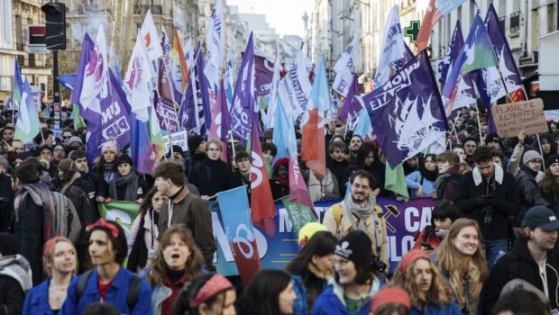 + 158% malattie professionali, + 110% infortuni sul lavoro. Un’inchiesta dalla Francia conferma che  in quel paese, come dappertutto, peggiorano sempre di più le condizioni delle donne che lavorano! 