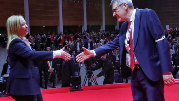 Un’assemblea che non ha fiatato di fronte alle dichiarazioni contro il salario minimo, contro l’abolizione dell’RDC non si può dire che rappresenti gli operai e i lavoratori poveri. Sono solo dei mandarini sindacali capaci di qualunque compromesso per mantenersi la poltrona.