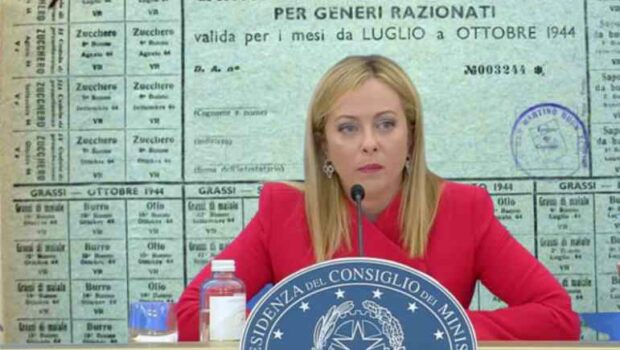 La signora Meloni può convocare tavoli inconcludenti con i sindacati, inventarsi un “osservatorio” per scoprire l’aumento dei prezzi e intanto negare il salario minimo, solo perché ha di fronte o dirigenti sindacali totalmente asserviti o dirigenti sindacali dalle minacce spuntate.