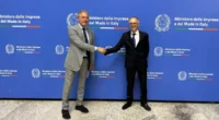 Tavoli al ministero, bandiere al vento di parrocchie sindacali, ma il padrone va avanti per la sua strada e gli operai subiscono. La musica non cambierà senza una vera ribellione degli operai.