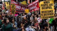 Mai la resistenza palestinese ha avuto un così largo sostegno in tutto il mondo. Le proteste della gioventù  creano dei grossi problemi ai governi imperialisti sostenitori di Israele a cominciare da quello americano.