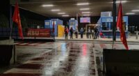 Gli scioperi, da farsa recitata da sindacalisti sbandieratori può diventare un mezzo per colpire il padrone nei suoi interessi e costringerlo a miti consigli.