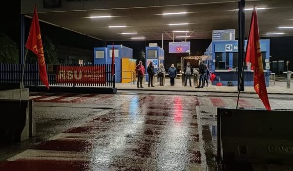 Gli scioperi, da farsa recitata da sindacalisti sbandieratori può diventare un mezzo per colpire il padrone nei suoi interessi e costringerlo a miti consigli.