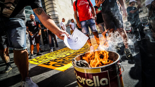 Mentre Federmeccanica si rifiuta di accettare le richieste dei metalmeccanici, il costo delle bollette riduce di fatto il valore del salario. L’unica risposta seria sarebbe una rivalutazione di queste richieste, così i padroni imparerebbero a tirare per le lunghe, ma ci vorrebbe un altro sindacato.
