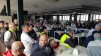 Stellantis Pomigliano: dopo una settimana di scioperi e proteste spontanee, nelle assemblee retribuite della FIOM é tutto finito a tarallucci e vino.