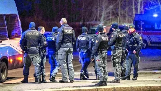 E’ nella propaganda sulla sicurezza, nel giustificare pestaggi ed assassinii in nome della legittima difesa, nel dare alla polizia una sorta di scudo penale che si producono e riproducono le mele marce. La prova: l’immediata copertura ministeriale dell’omicidio di Rogoredo 